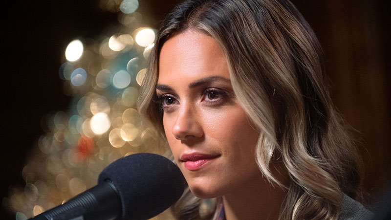 Jana Kramer helps stage 'The Holiday Fix Up'
