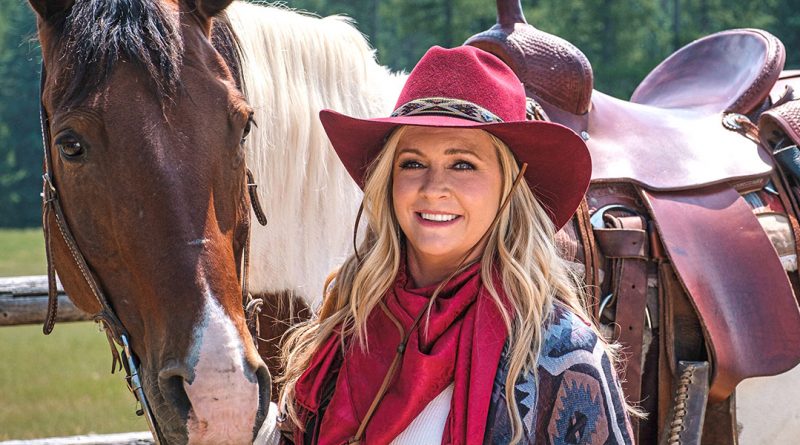 Kellie Martin directs Melissa Joan Hart in 'Mistletoe in Montana'